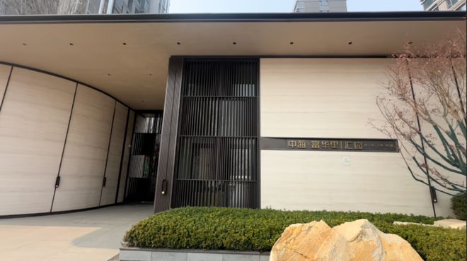 |k8凯发推荐下载首页花千万元买的高端住宅外墙破损、上厕所会